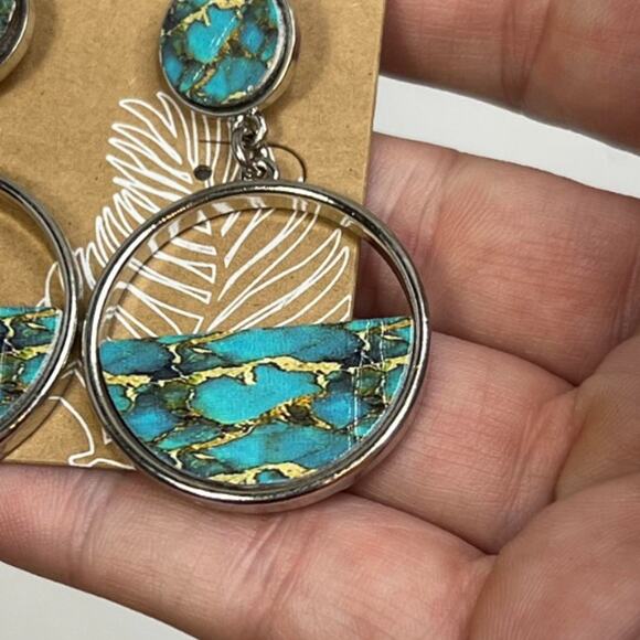 Silver tone with printed turquoise pattern embellishment dangling earrings - Picture 3 of 5